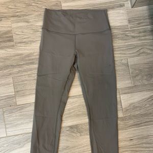 Gently worn Lululemon Wonder Under Crop size 8
